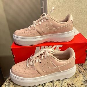 W NIKE COURT VISION ALTA LTR